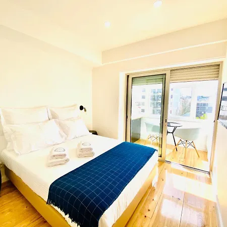 לינה וארוחת בוקר The Postcard Avenue 4*